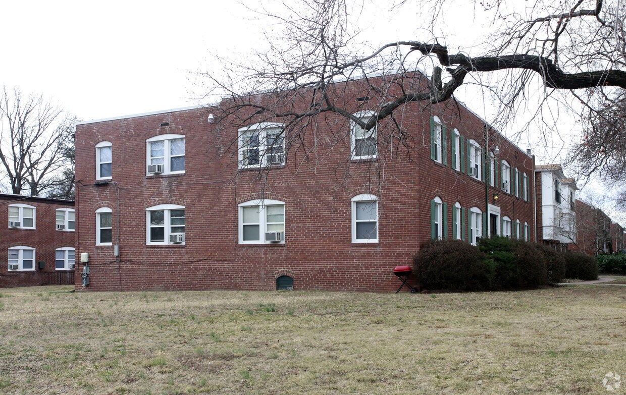 Building Photo - 4800 Fairfax Dr