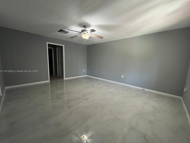Foto del edificio - 1330 NE 203rd St