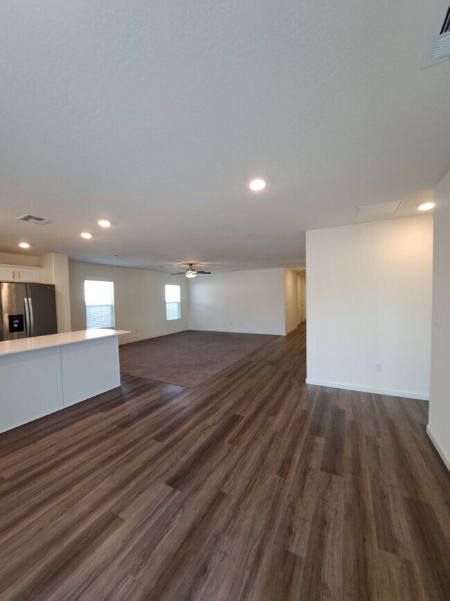 Foto del edificio - Beautiful 4 Bedroom Home in Madera, Ca!