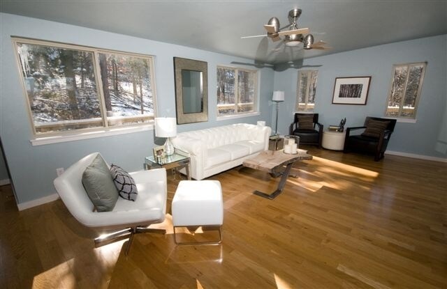 Beautiful lakefront home with gorgeous views - Beautiful  lakefront home with gorgeous views