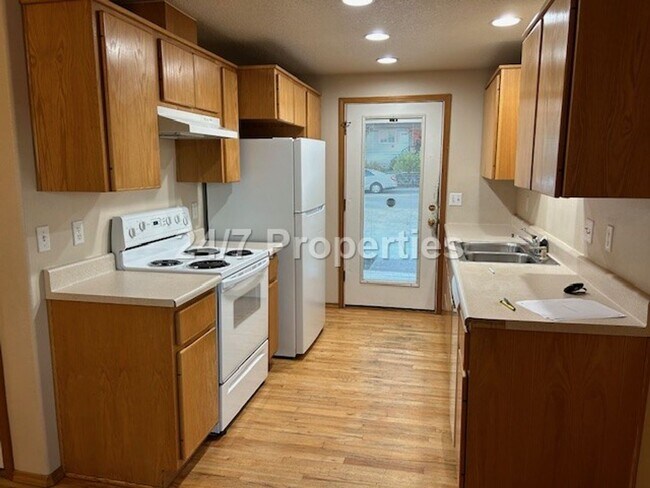 Building Photo - 2025-445MF