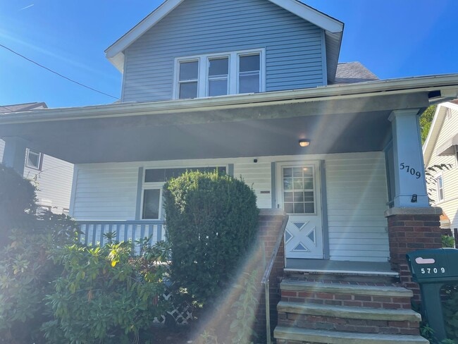 Building Photo - Old Brooklyn 3-Bed Updated Single-Family -...