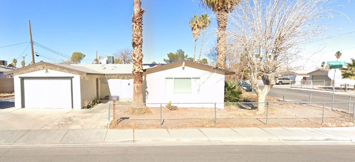 Primary Photo - Great 3 Bedroom Home Available Near East L...