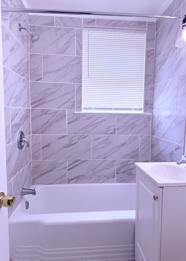 Baño - 1868 Park Blvd