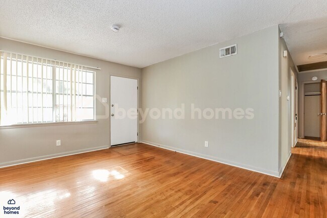 Foto del edificio - Beautiful and Modern 3 BD 1 BA with 1,196 ...