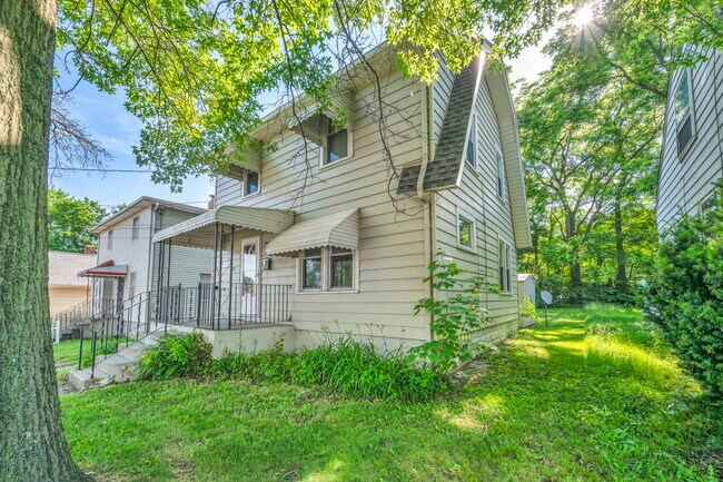 Building Photo - 1287 S Hawkins Ave