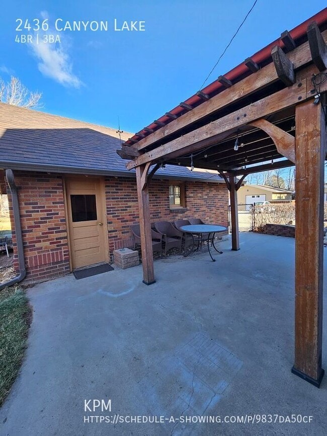 Foto del edificio - 2436 Canyon Lake Dr