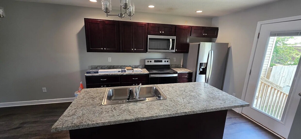 Foto del edificio - 285 Creekwood Ave