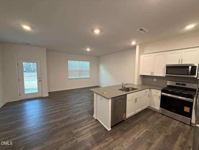 Foto del edificio - 417 Belgian Red Wy