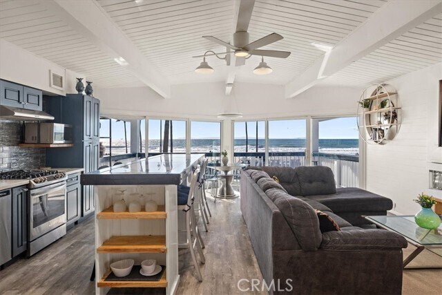 Building Photo - 2214 W Oceanfront