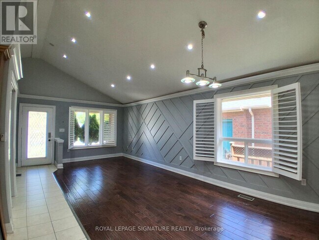 Building Photo - 50 Shadetree Crescent