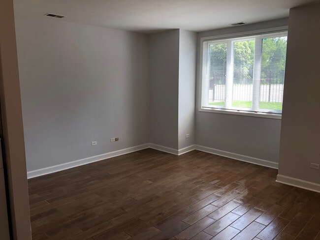 Building Photo - 502 S Oakley Blvd