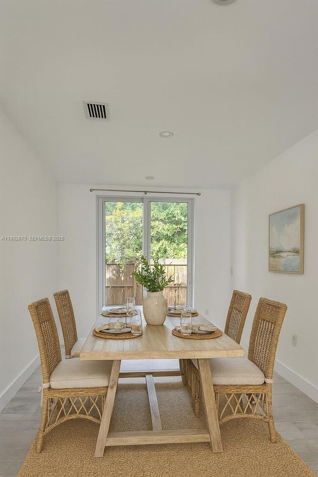 Building Photo - 3823 Thomas Ave