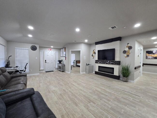 Foto del edificio - 1228 Sandwick Dr