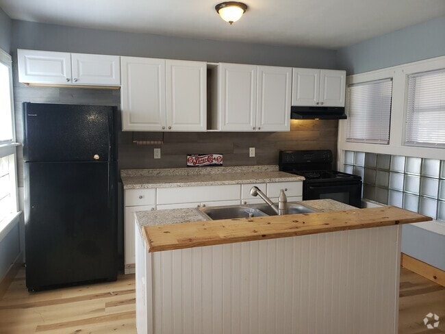 Building Photo - 460 Chenango St