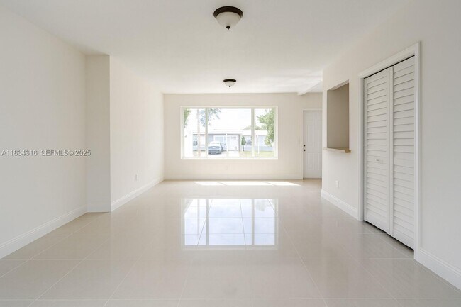 Foto del edificio - 3110 SW 33rd Ave