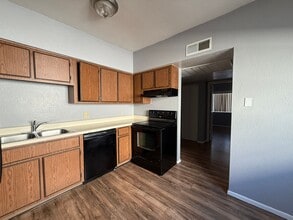 Building Photo - 2839 E Le Marche Ave