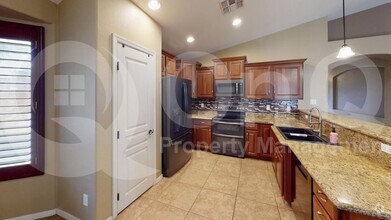 Building Photo - 3424 E Crescent Way