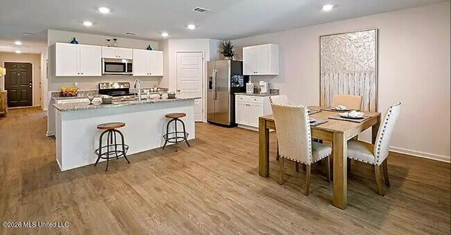 Foto del edificio - 8004 Westwood Cir