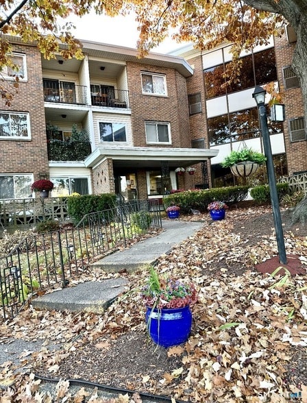 Photo - 126 Biruta Street Unit B16