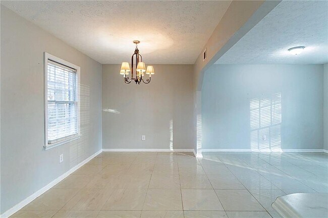 Foto del edificio - 392 Harmony Grove Rd