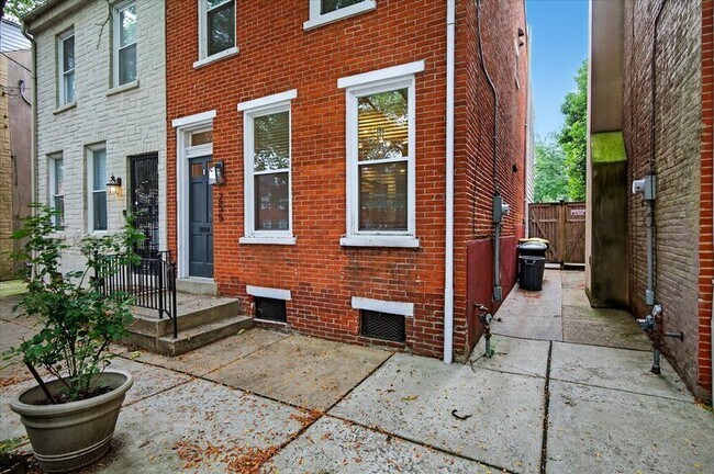 Foto del edificio - 255 New Holland Ave