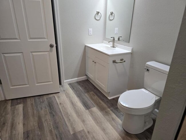 Building Photo - 1019 N Quincy Ave