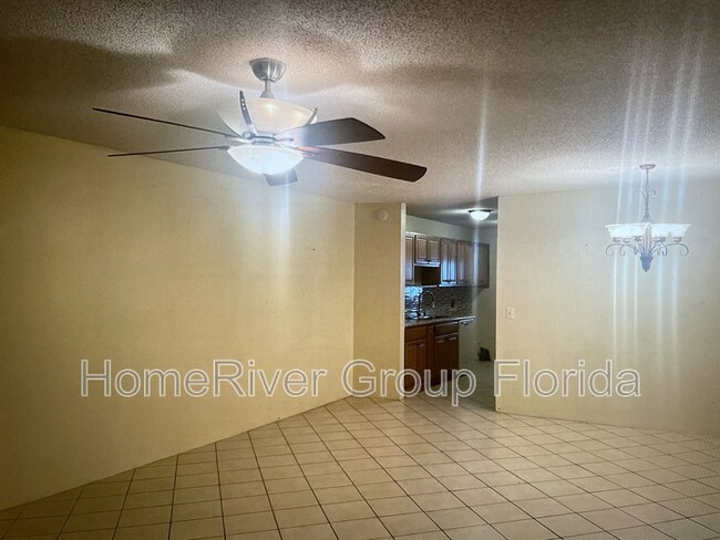 Building Photo - 629 E Rosewood Ln