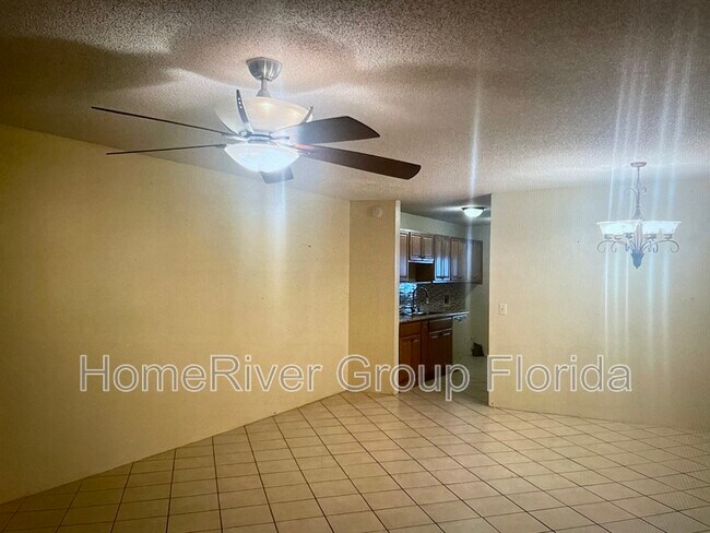 Foto del edificio - 629 E Rosewood Ln