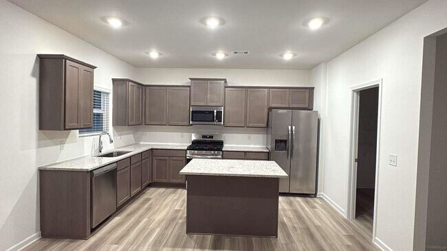 Foto del edificio - 576 River Run Dr