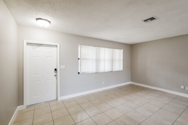 Foto del edificio - 141 NW 76th Terrace