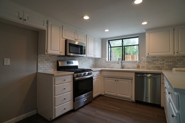 Building Photo - 6507 Oakcreek Way