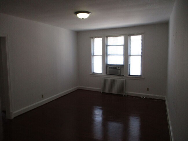Photo - One bedroom Glover Park charmer Apartment