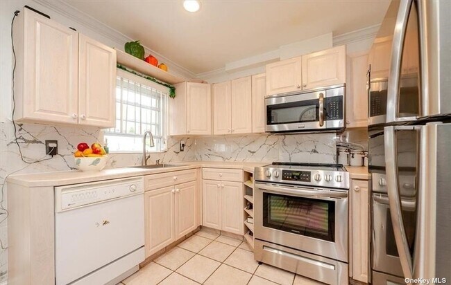 Foto del edificio - 1628 Paulding Ave