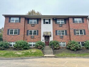Building Photo - 7 Maple Crest Cir
