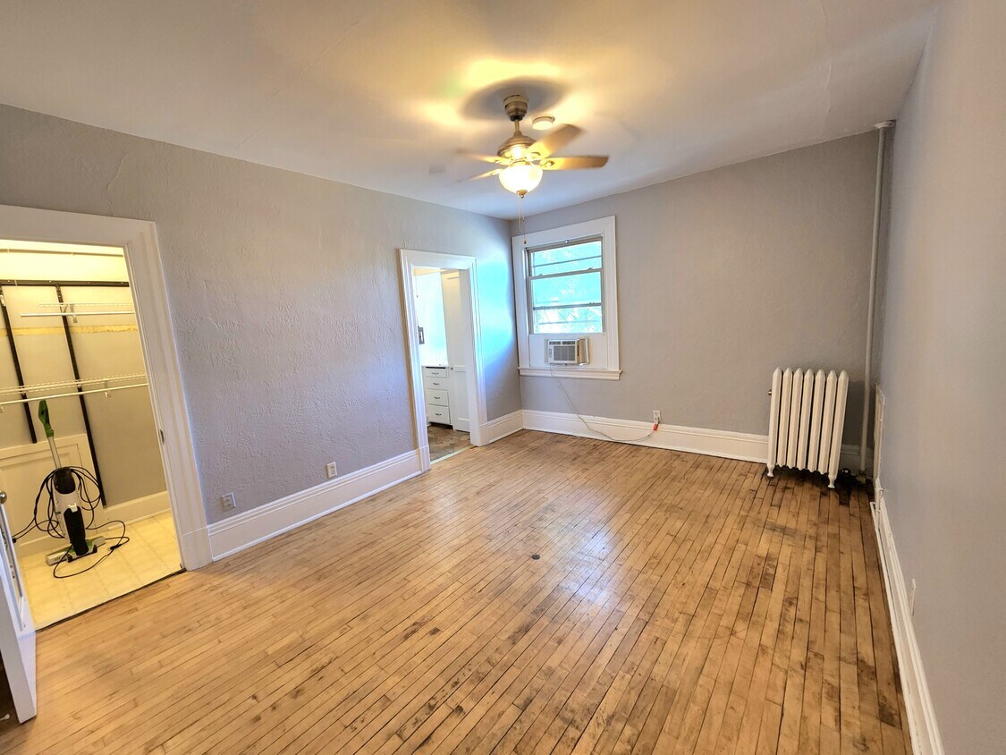Foto principal - 327 6th Ave SE