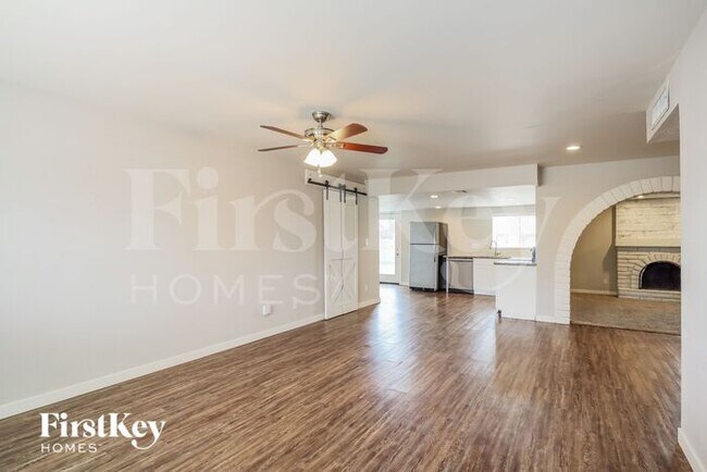 Foto del edificio - 1615 W Bluefield Ave