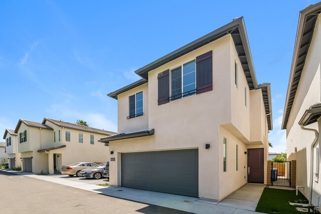 Building Photo - 8255 Sophie Ct