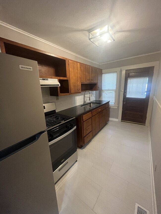 Building Photo - 4005 Kenwood