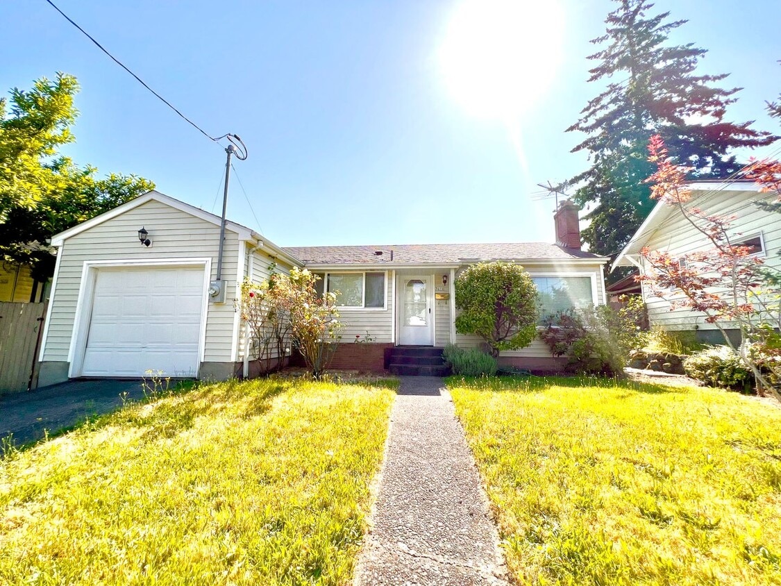 Foto principal - Recently Renovated House With Fenced Back ...