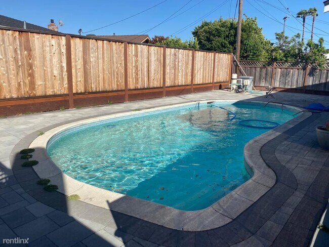Building Photo - 4 br, 3 bath House - 35224 Santiago Street
