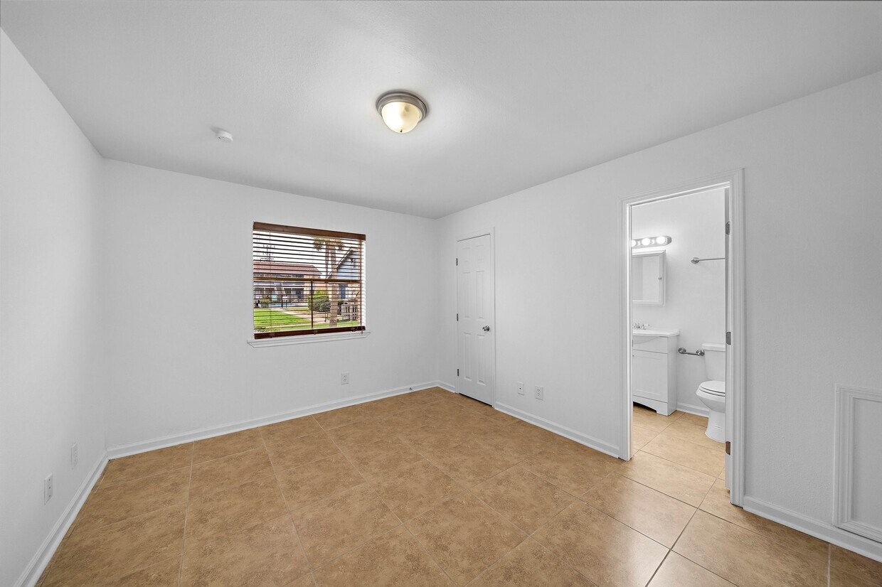 Foto del edificio - 2828 61st St