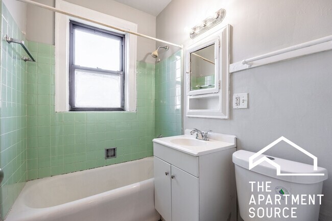 Foto del edificio - 4546 N Damen Ave