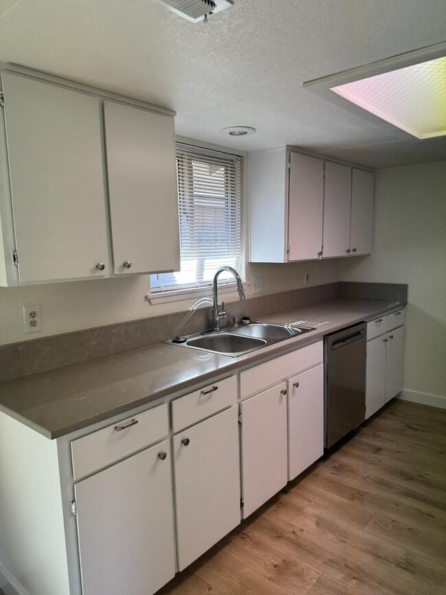 Building Photo - 300 Shafer Ln