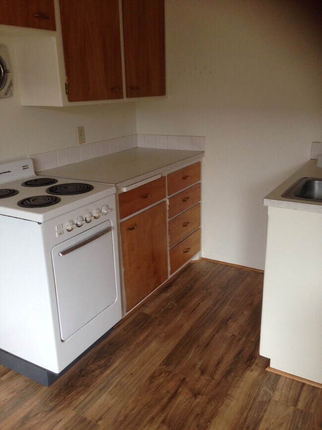 Kitchen - 710 NE Oak St