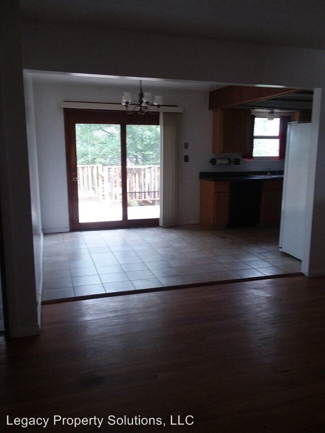 Building Photo - 5 br, 3 bath House - 4516 E. 11th Street