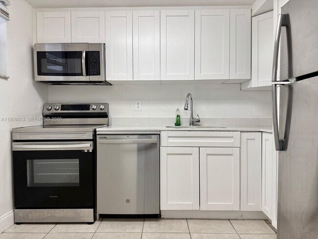 Foto del edificio - 4205 N University Dr