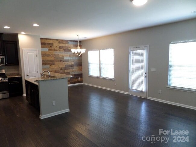 Building Photo - 1614 Fleetwood Dr