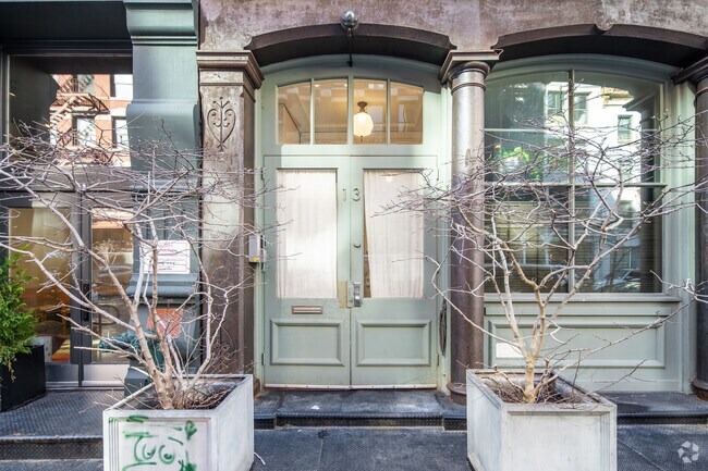 Entrance - 13 Harrison St