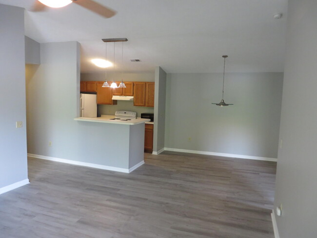 Foto del edificio - 460 Lakeview Dr